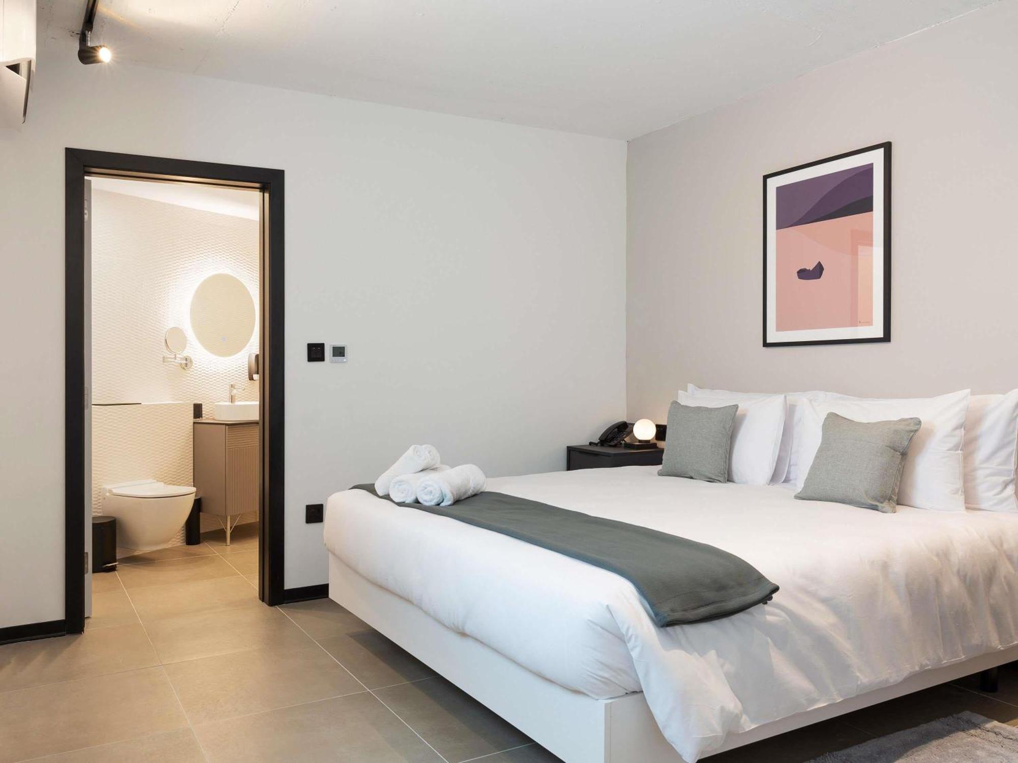 One Bedroom Apartment,1290731809:JPEG